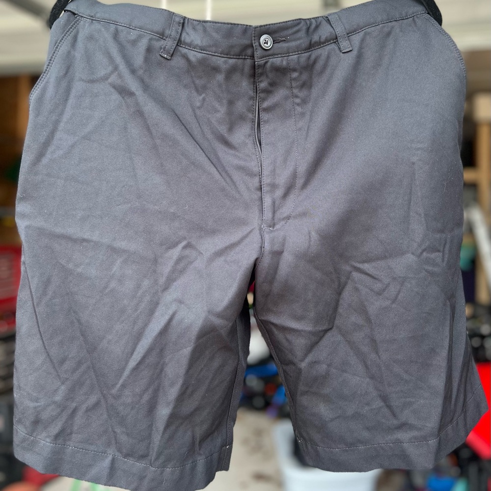 Mens 36” black golf shorts